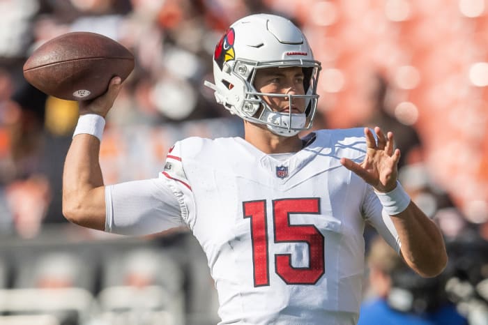 Arizona Cardinals quarterback Clayton Tune (15) warms up before the game between the Cardinals and the Cleveland Browns at Cleveland Browns Stadium.